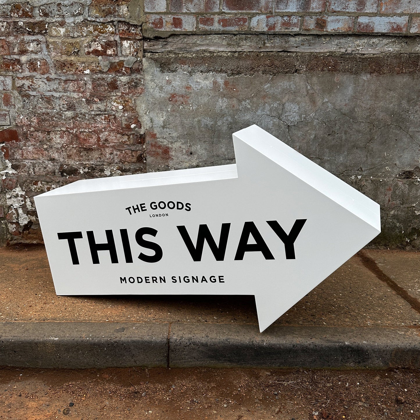 Big arrow sign for shopping