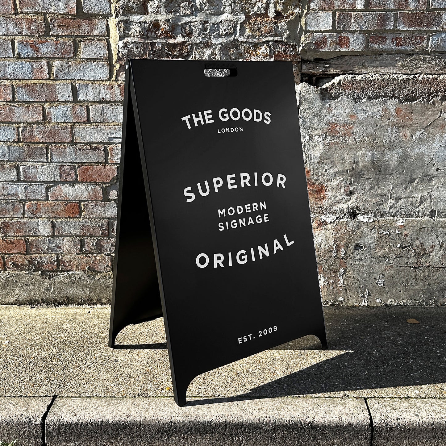 Straßenschild aus Metall