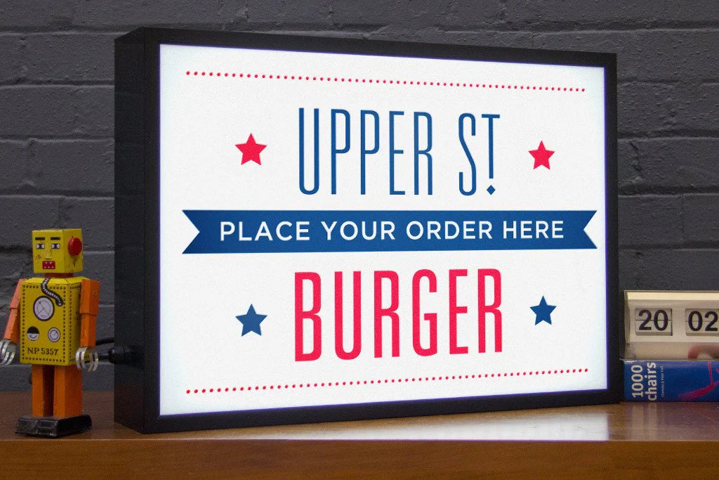 Leuchtkasten aus schwarzem Metall