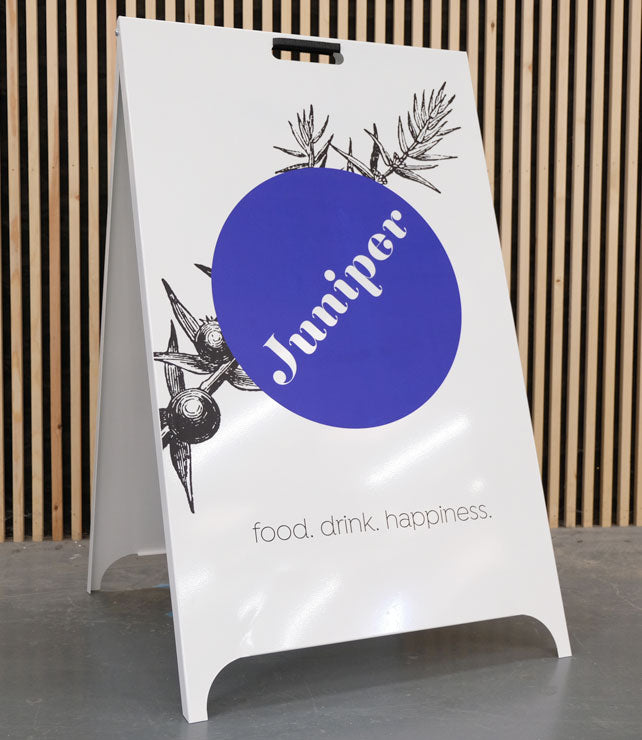 Straßenschild aus Metall