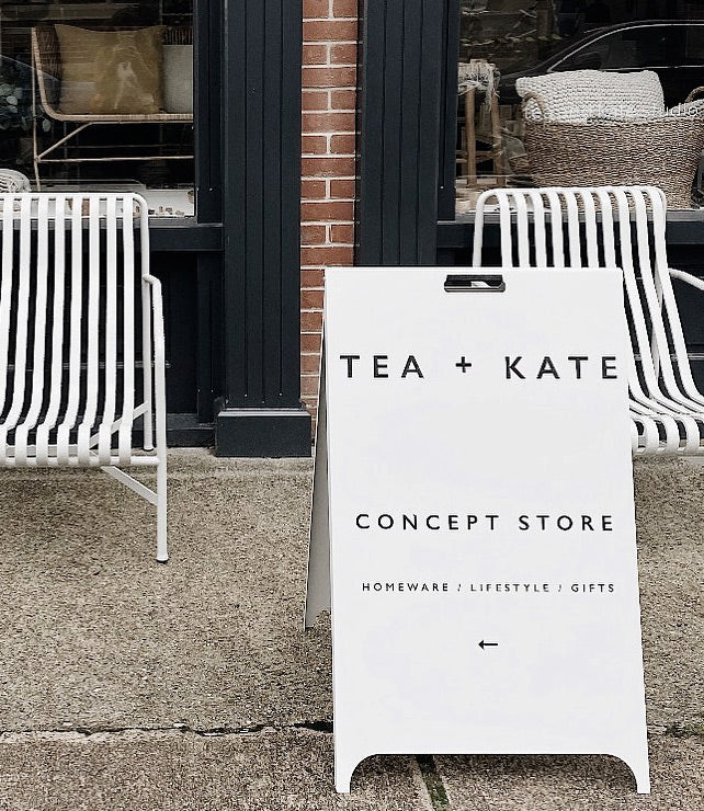 Straßenschild aus Metall